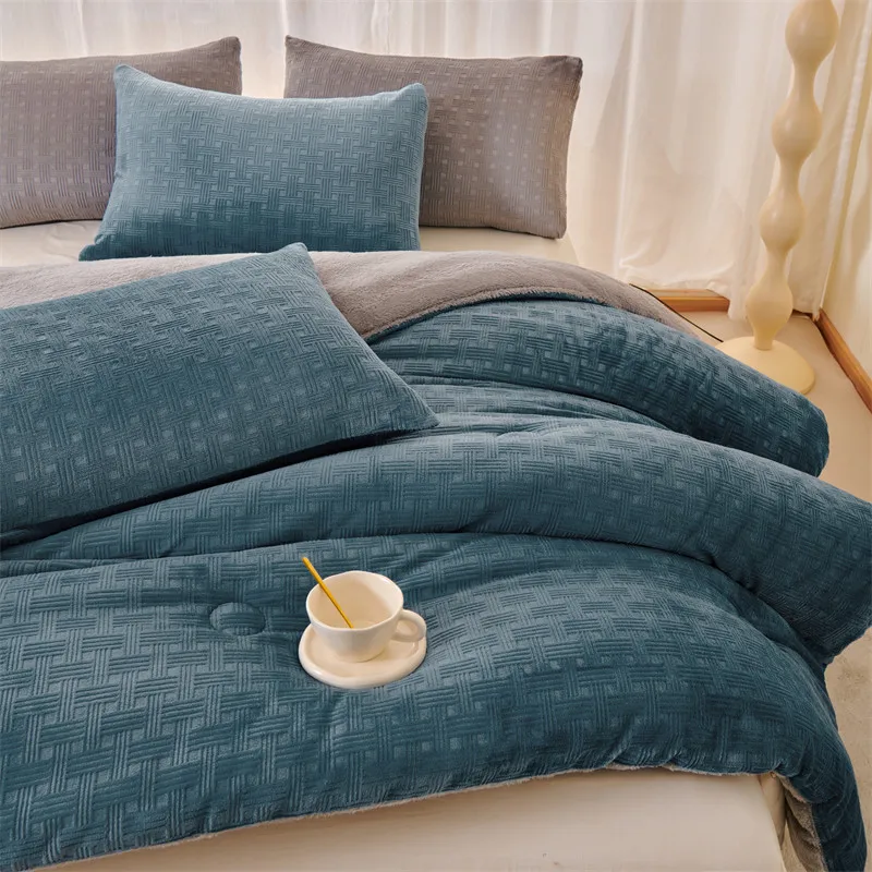 Super Warm Plush Quilt Winter Thick Quilted Duvet Quilts Warm Double Sided Velvet Comforter 200x230cm Soft Extra Large Blanket