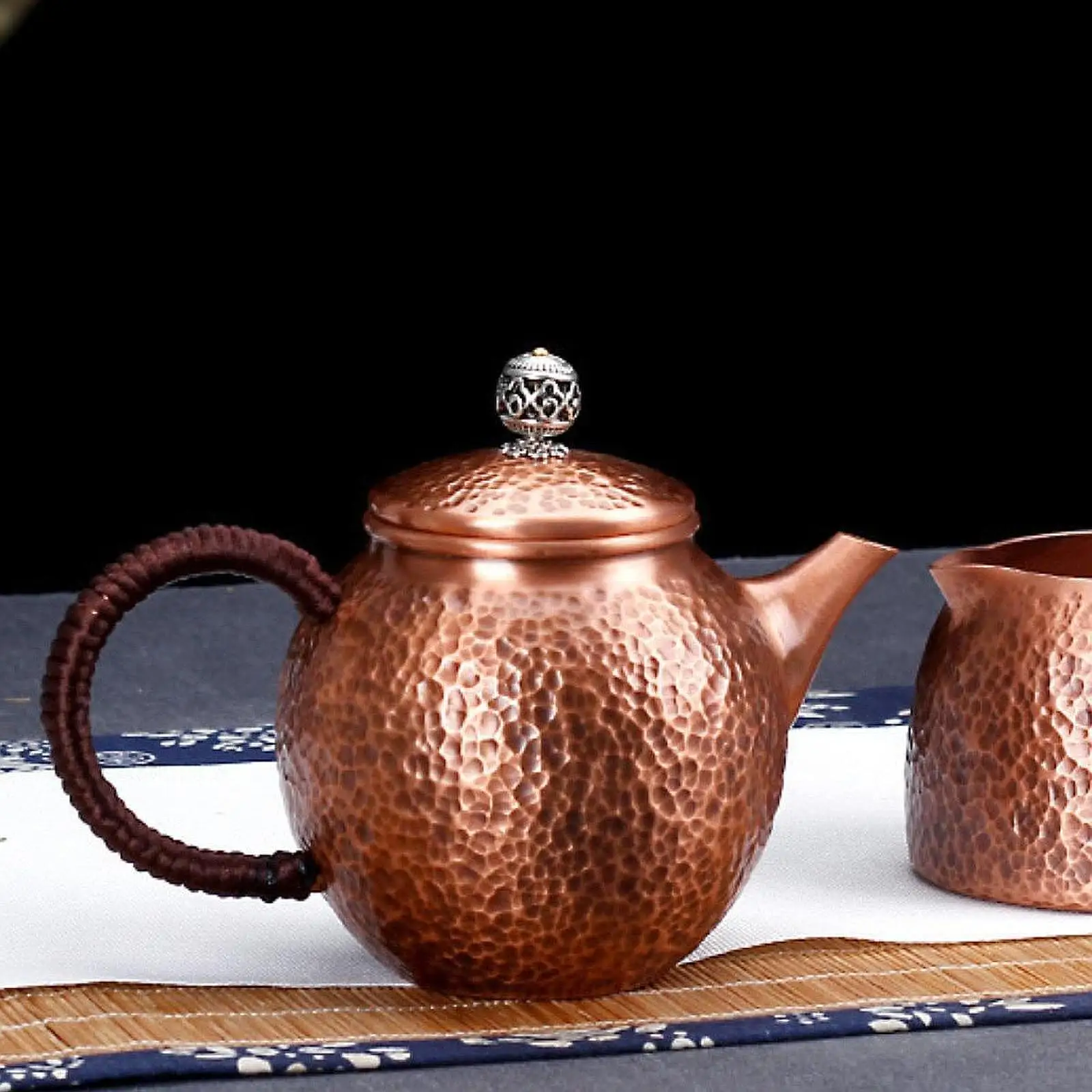 

Copper Tea Pot Tea Lovers Gift Portable Easy to Clean with Handle Hammered Teapot Handcrafted for Tea House Household Kitchen