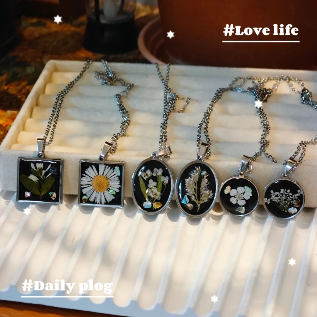 

3238 Wholesale Handmade Black Forest Plant Dried Flower Pendant Necklace Exquisite Stainless Steel Sweater Chain Christmas Gift