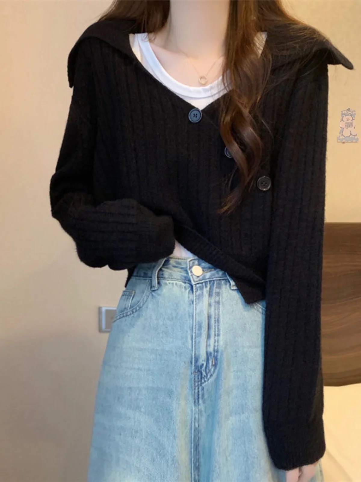 كنزة نسائية محبوكة جديدة لربيع وخريف 2025 بياقة على شكل V وأكمام طويلة، تصميم قصير بخصر مرتفع وأزرار، قميص أساسي بقصة مستقيمة... #2