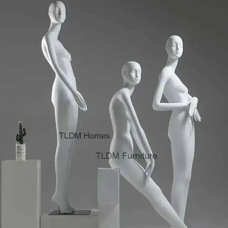

Магазин одежды Манекены всего тела Скандинавская женская одежда Манекен Стенд Домашний женский оконный манекен Материал из стекловолокна