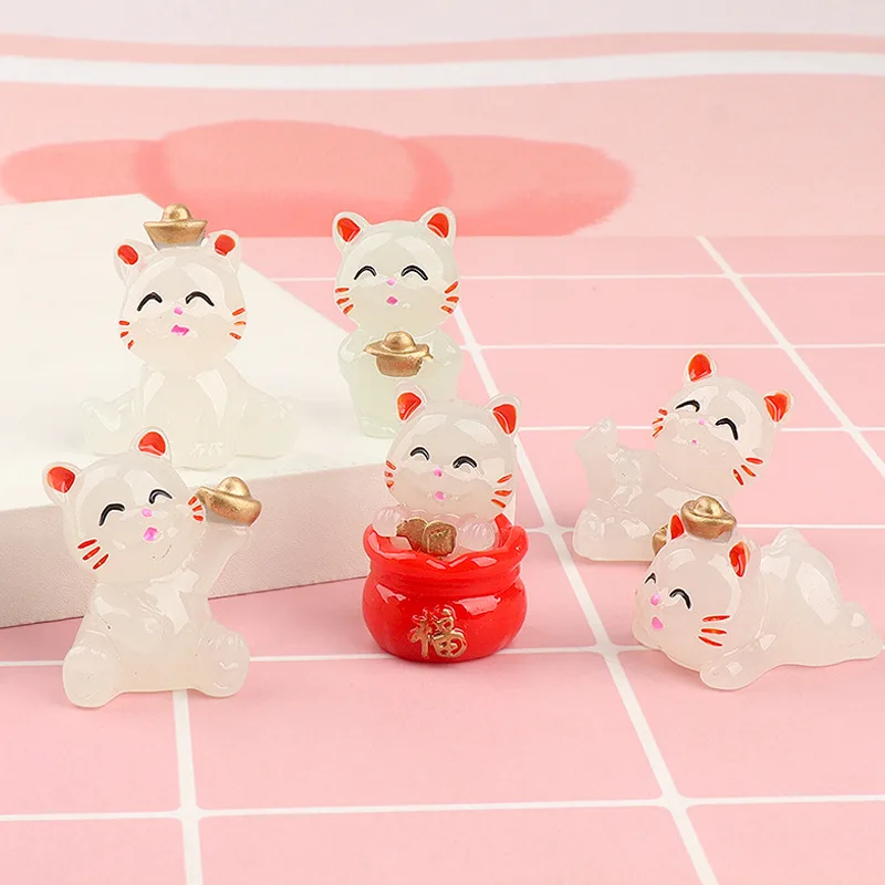 Luminous Cartoon Lucky Cat Mini Figurines Miniature Decoration Cute Glow In The Dark Cats Garden Bonsai Home Decorations Craft