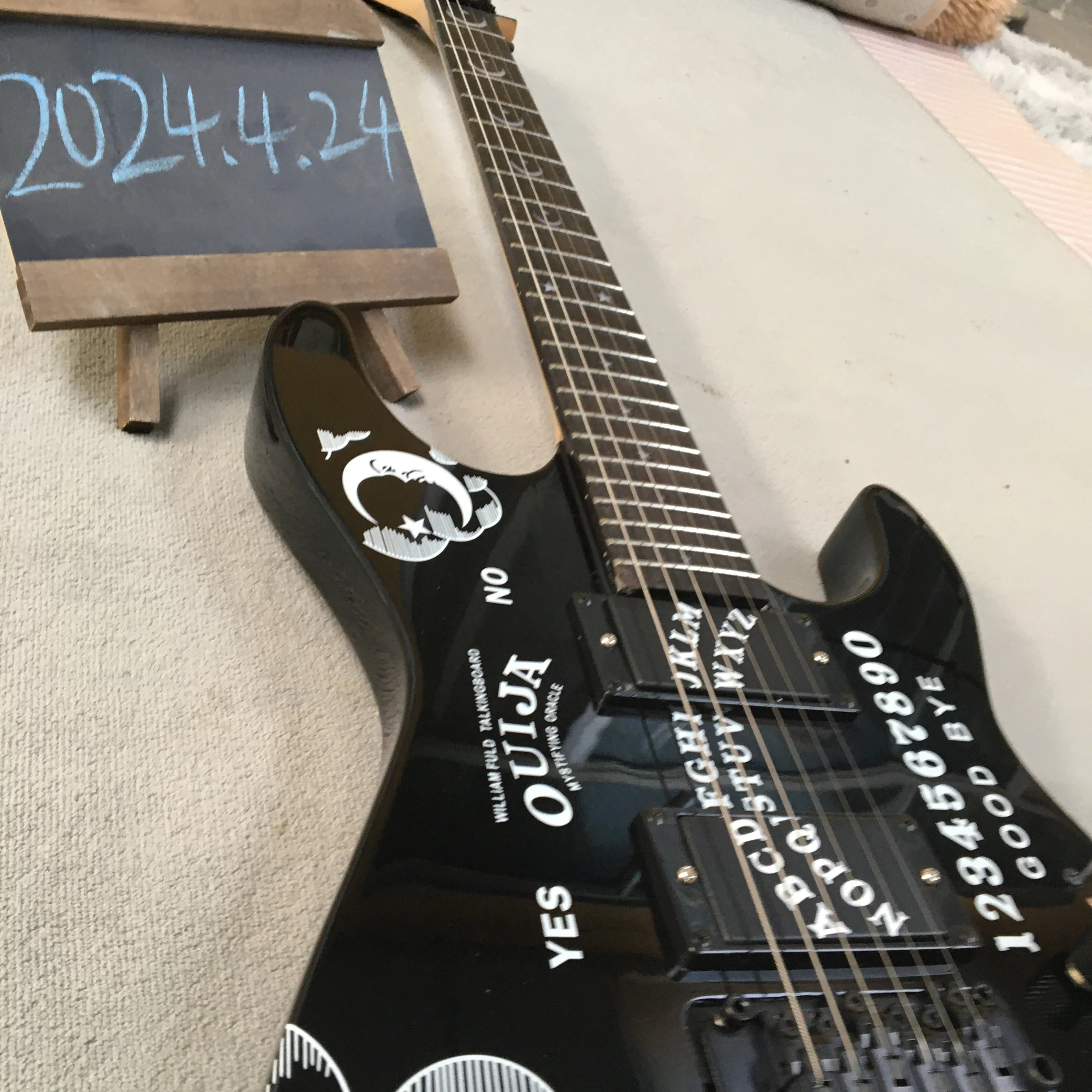 Personalizado Kirk Hammett assinatura guitarra elétrica, reverter Headstock, Floyd Rose Tremolo, travamento porca, guitarra, boa qualidade, venda quente