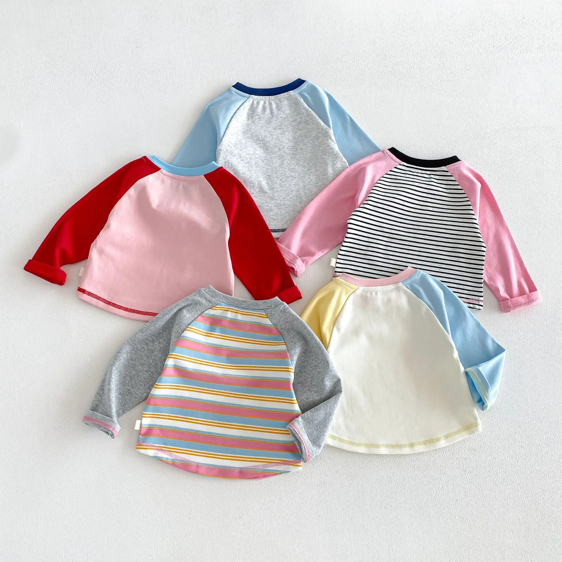 Herbst-Kinder-Langarm-T-Shirt mit Buchstaben-Aufnäher, Streifen und Farbblockierung für Mädchen und Jungen, Weiche Baumwolle Kinderkleidung – Detail 2