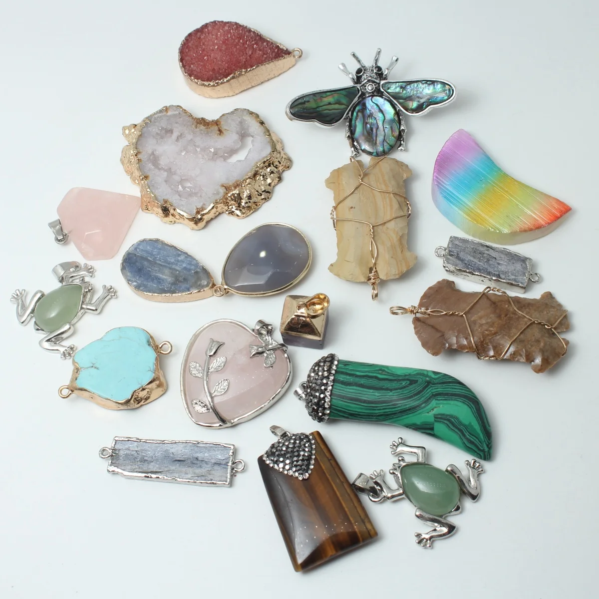 semi-precious stones, crystals, agate, hexagonal columns, pendants, beads, miscellaneous pieces, random styles, clearance models