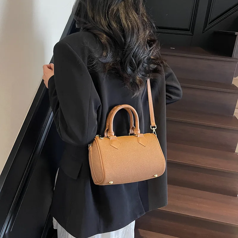 

Ladies' fashion casual versatile handbag large exquisite lock pure color high-end sense bag bag, daily work shoulder bag