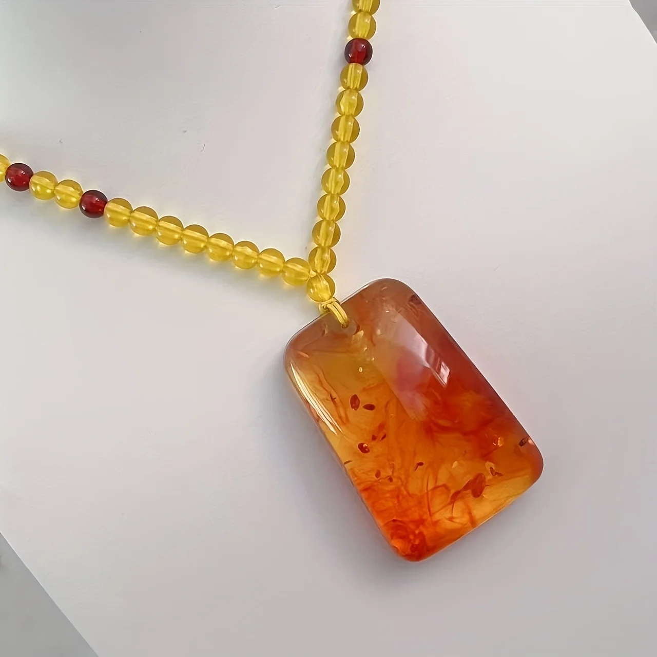 New amber beeswax flower amber fashion trend high-end atmosphere no matter brand pendant