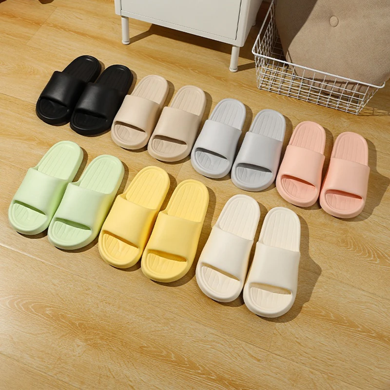 2025 جديد لطيف زوجين وسادة النعال الإناث ملابس الصيف الحمام حمام عدم الانزلاق داخلي المنزل إيفا الصنادل سميكة القاع