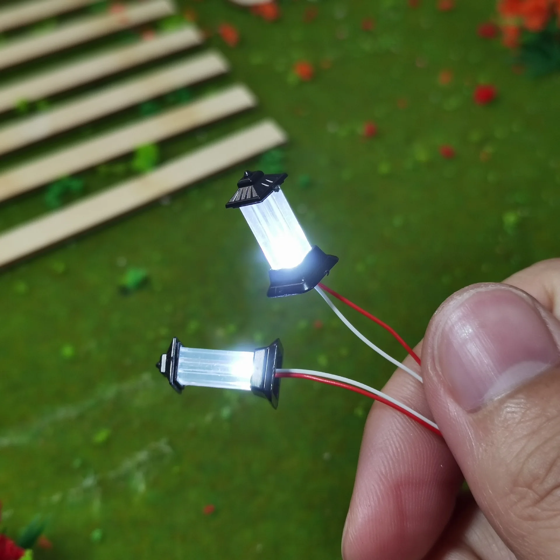 5er-Set Modellbausätze für Rasenlampen im Maßstab 1:87 (HO-Skala), 3V LED-Straßenlaternen-Modell für Parkgebäude, Grasland, Laternenpfahl, Diorama-Zubehör – Detail 5