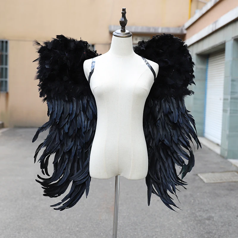 

Фея с черными перьями и крыльями на Хэллоуин, модель костюма для подиума, супер крылья, реквизит для выступлений в ночном клубе, реквизит для вечеринки на Хэллоуин