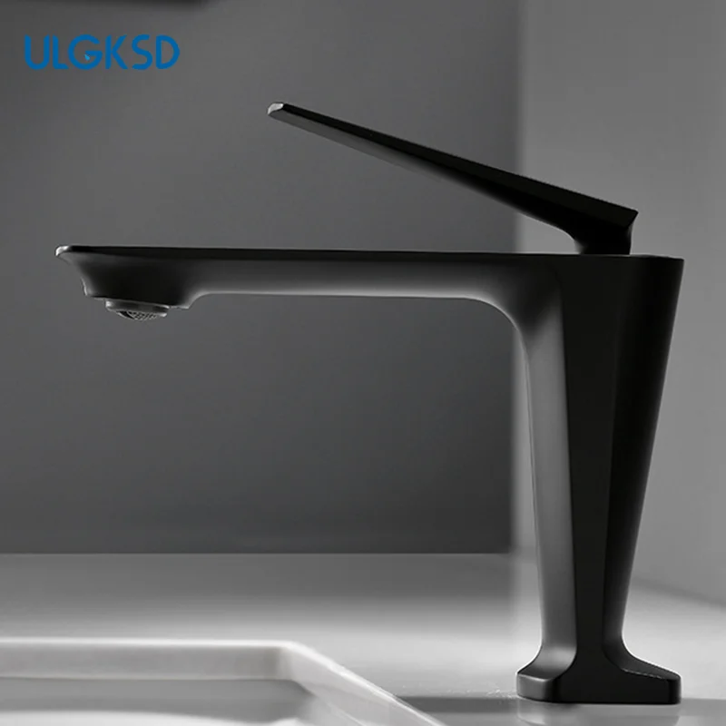 

Черный смеситель для раковины для ванной комнаты, водопадный излив, латунный корпус, кран для крепления на палубе, смеситель для раковины с одной ручкой, смеситель для холодной и горячей воды, кран