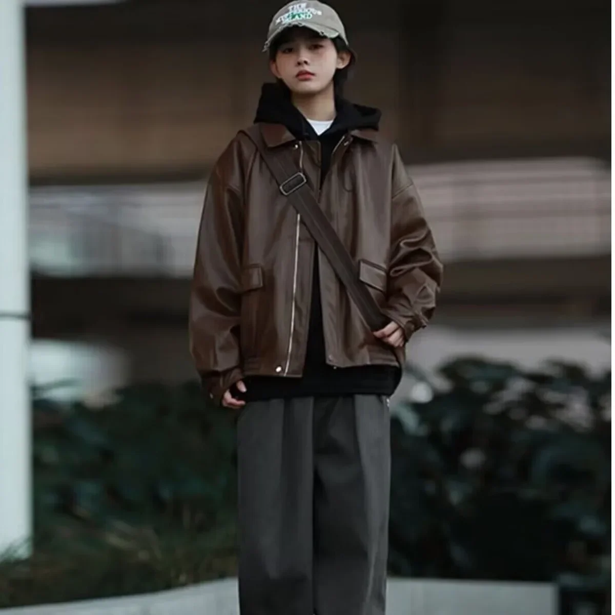 2025 otoño nueva moda suelta color sólido chaqueta de mujer nuevo estilo vintage imitación cuero casual suelta ajuste top de mujer