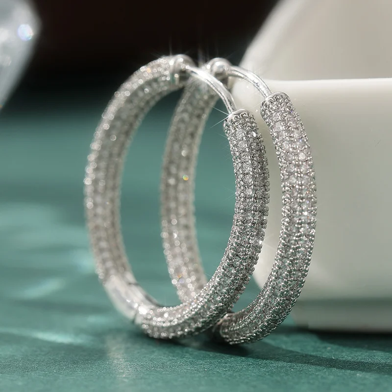 Exquisite Goldfarbene Ohrringe mit Eingelegten Kubischen Zirkonia für Damen Luxuriöse Modische Verlobungs- und Hochzeits-Hängeohrringe – Detail 2