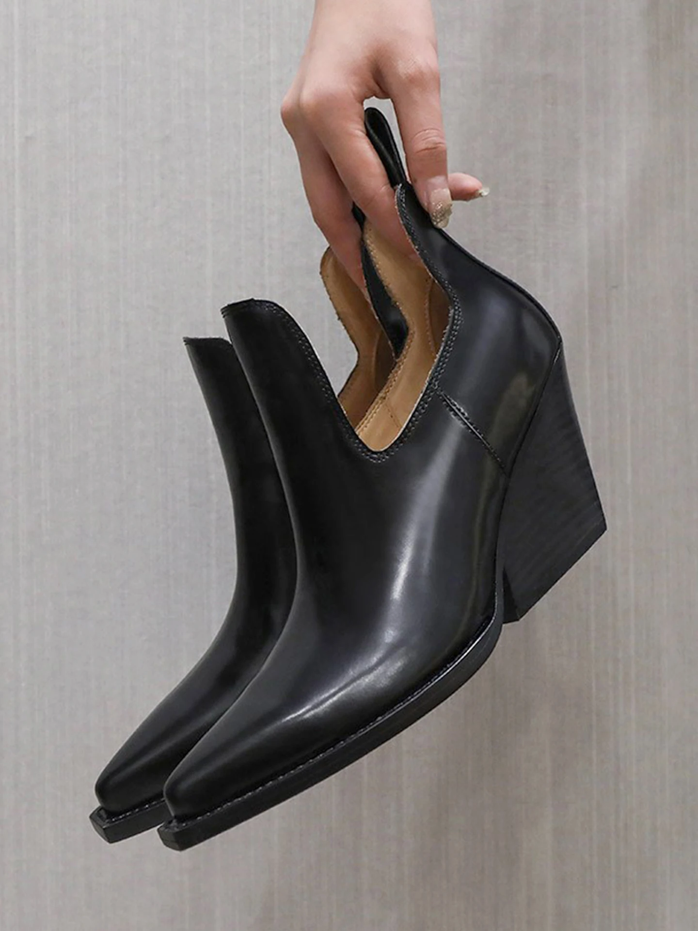 Women's Chelsea Boots Spring Autumn New Style Rough Heel Short Boots Pointed Toe Vinyl Leather Booties European Fashion