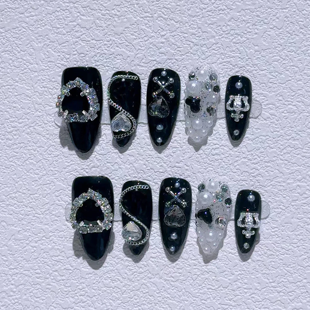 Gothic Donkere Stijl Handgemaakte Geperste Nail Art Metalen Spin Rode Liefde Diamant Lange Puntige Vorm Nep Nail Party Cadeau Groothandel