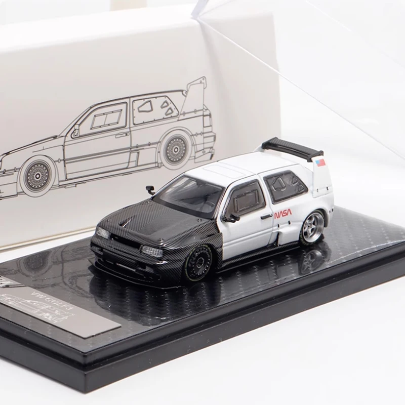 

1:64 Масштаб Golf Mk3 3x F40 LM Концепция Моделирование автомобиля из сплава Модель автомобиля Статический дисплей Подарочная игрушка Коллекционное сувенирное украшение