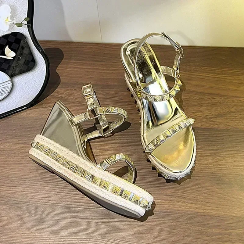 المسامير مصمم إسفين صنادل أرضية مثير المفتوحة تو الكاحل التفاف الكعوب الذهب الفضة صندل بكعب مكتنز فستان أحذية Sandalias De Mujer #3