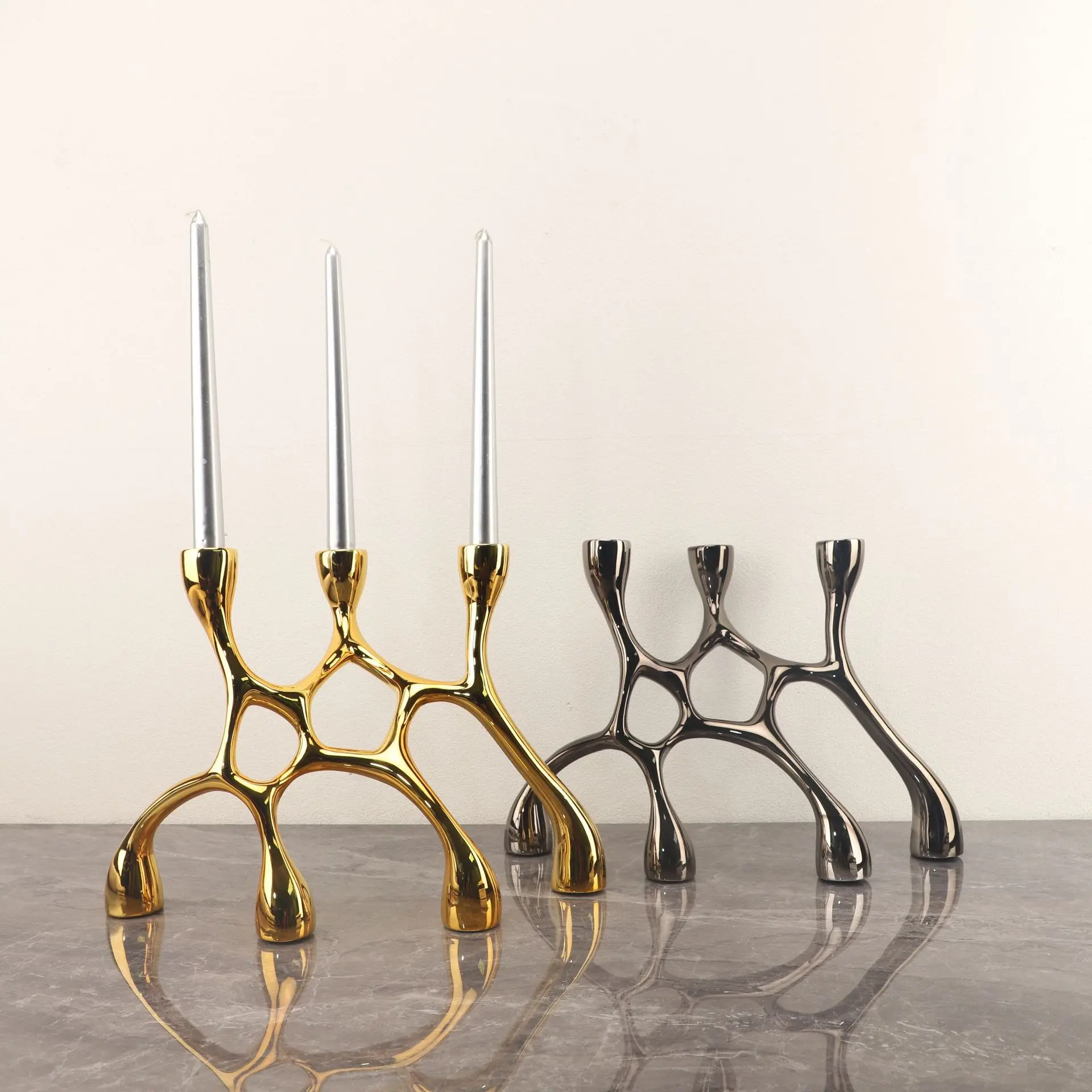 

Resin Crafts Candleholder Geometric Openwork Candle Holders Golden Candlesticks Decorative Figurines Home Decoration