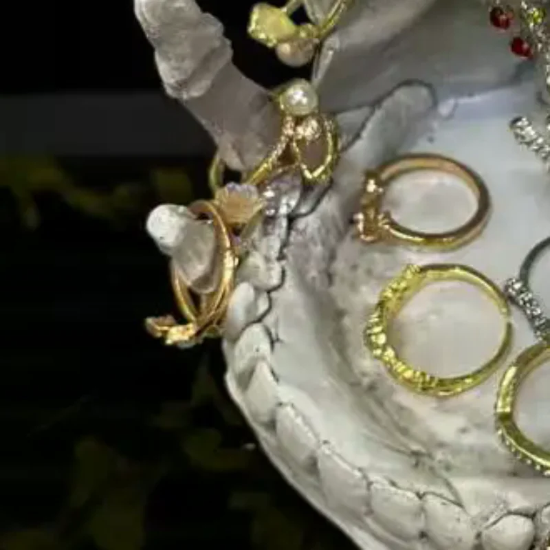 

Creative Skull Jewelry Storage Box, Gothic Halloween Decoration, Resin Desktop Storage Box, Artistic Home Decor Accessory