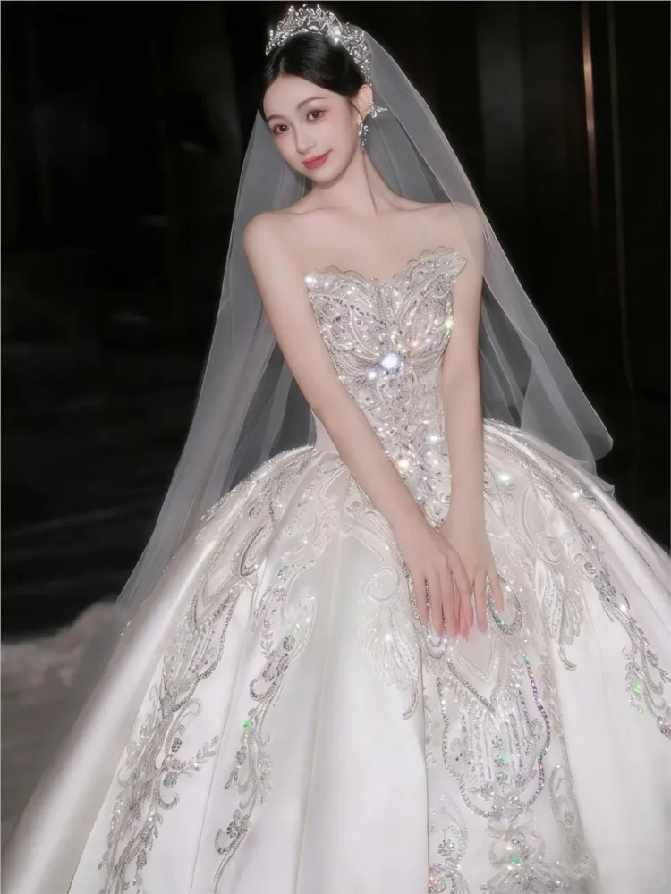 

A new satin strapless haute couture dress with pregnant woman's feel featuring skirt for women