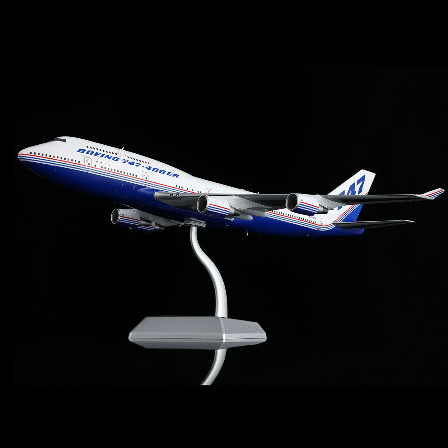 L2101 Alloy Collectible Plane Gift SQ Wings 1:200 Boeing B747-400 [House Color] Diecast Aircraft Jet Model N747ER With Stand