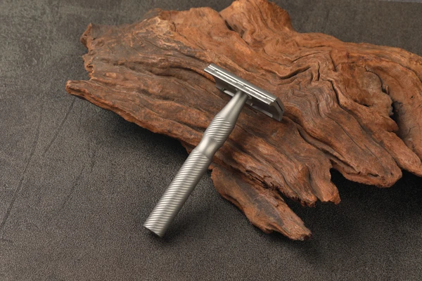 YAQI Ghost Titanium Safety Razor 1.10mm Lightweight for Men's Shaving Comfortable Grip And Balanced Feel