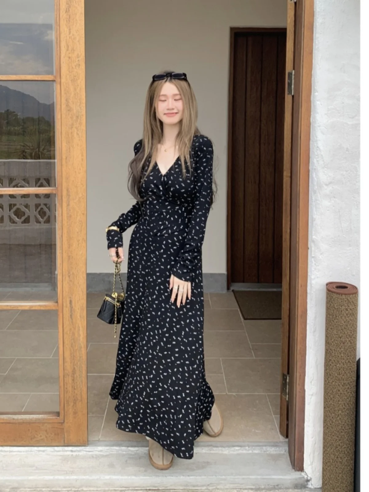 

plus Size Women's Vintage Black Floral One-Piece V-Neck Dress Spring New Style Waist-Cinching Elegant A-Line Long Dress