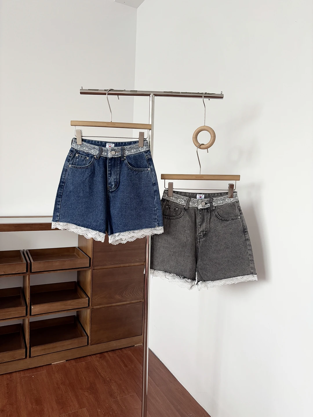 

Summer 2026 High Waist Slim Fit Lace Splicing Denim Shorts Wide Leg Pants Women's Fashionable Sweet Versatile Korean Style