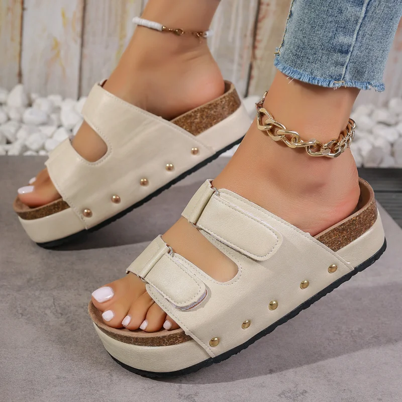 Women Slippers Flats Platform Sandals Female Summer New Designer Studded Beach Slippers Fashion Casual Flip Flops Home Slides