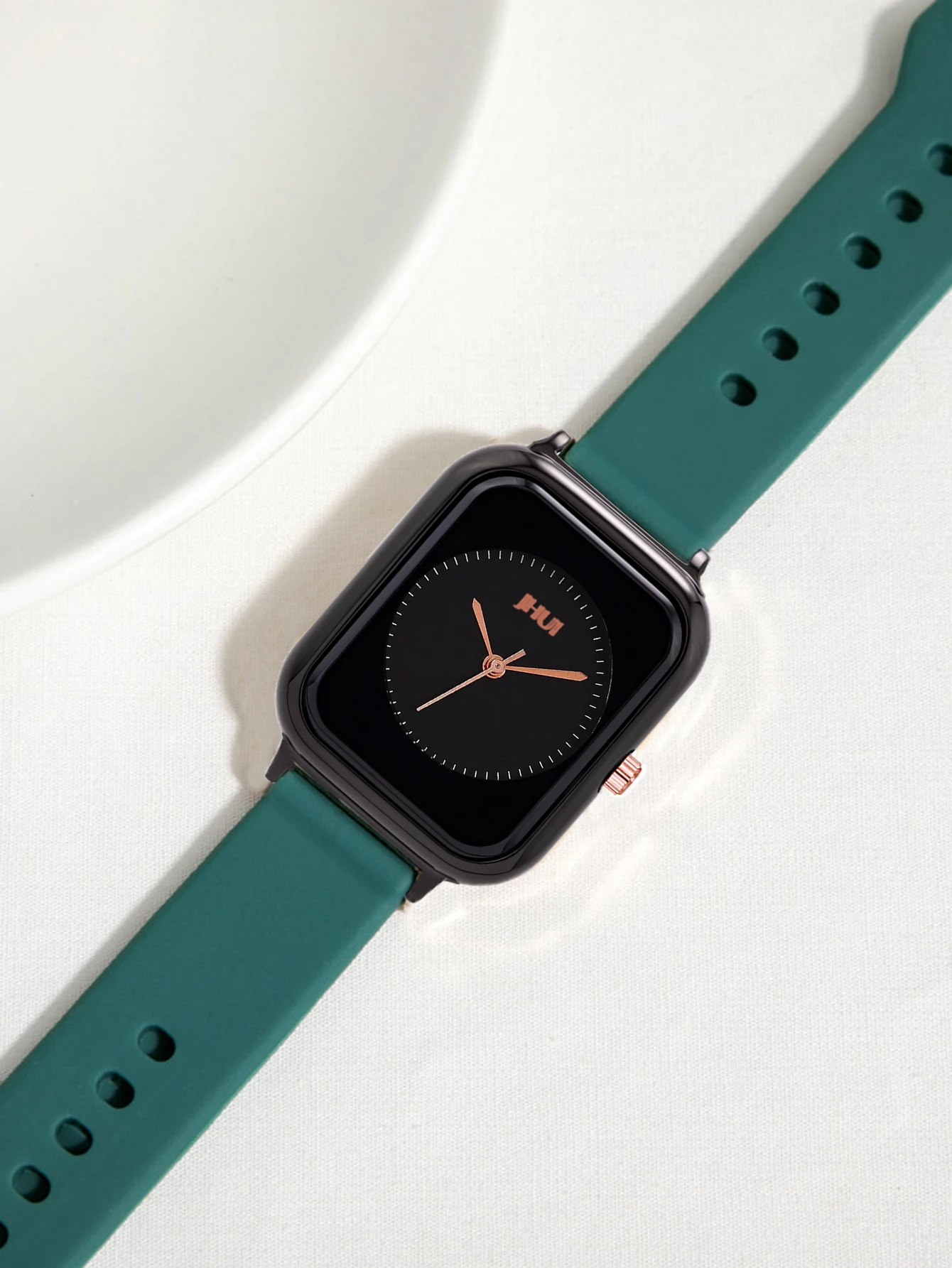 A fashionable and simple silicone alloy ladies' quartz watch, a gift for his back-to-school season