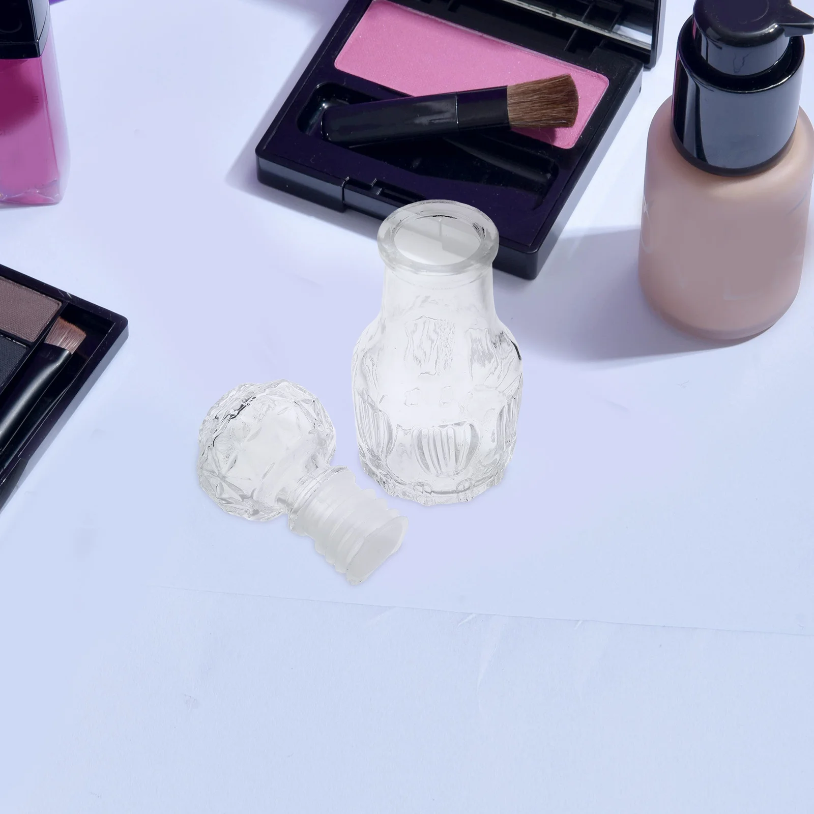 

Exquisite Mini Glass Perfume Bottle Vintage Style Decorative Empty Container for Fragrance Oil Essential Oil Storage Display