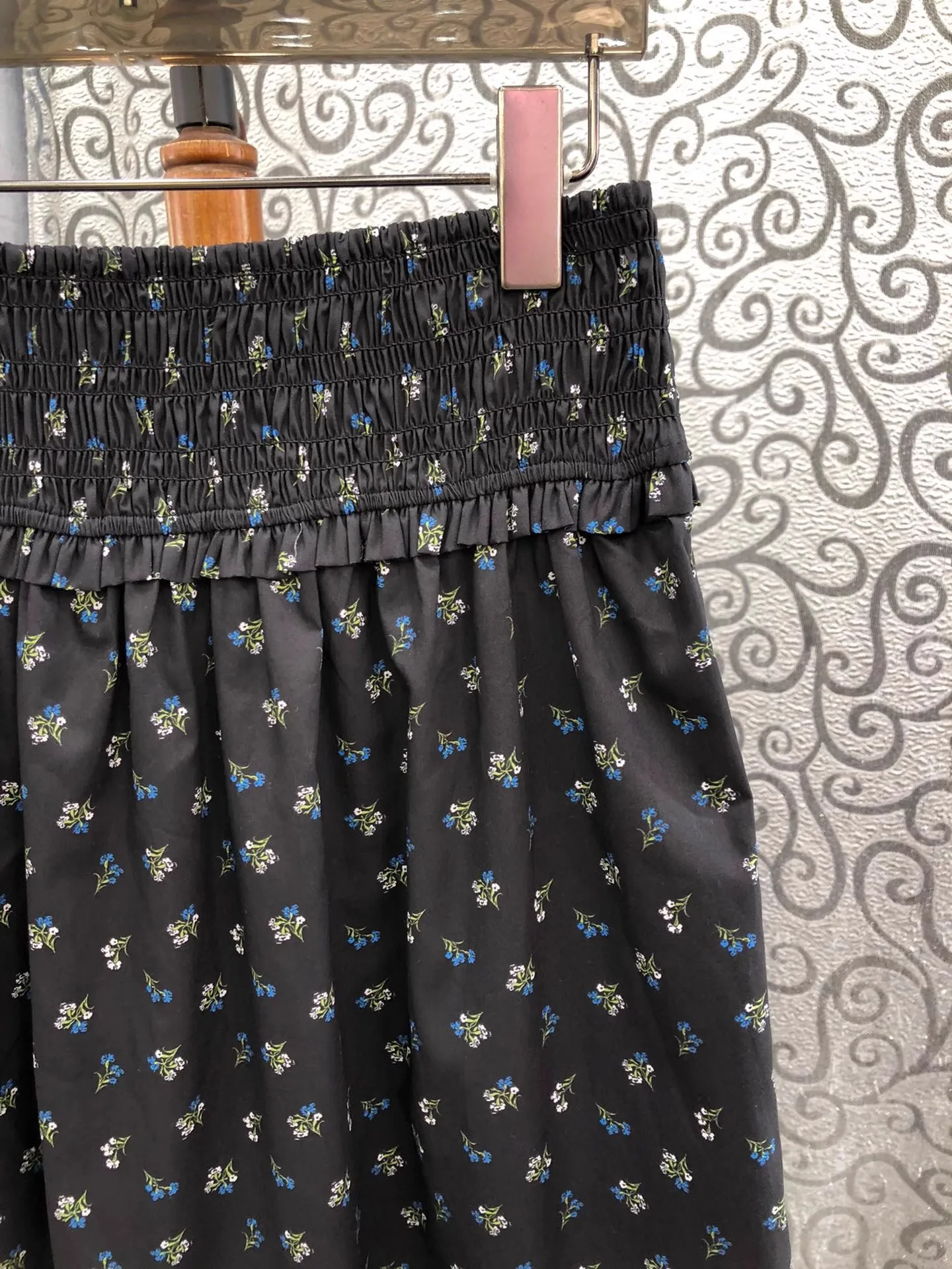 تنانير طويلة من القطن 100% موضة صيف 2025 للسيدات بخصر مطاطي ومطبوعات زهور صغيرة حلوة أنيقة للحفلات تنورة طويلة للنوادي