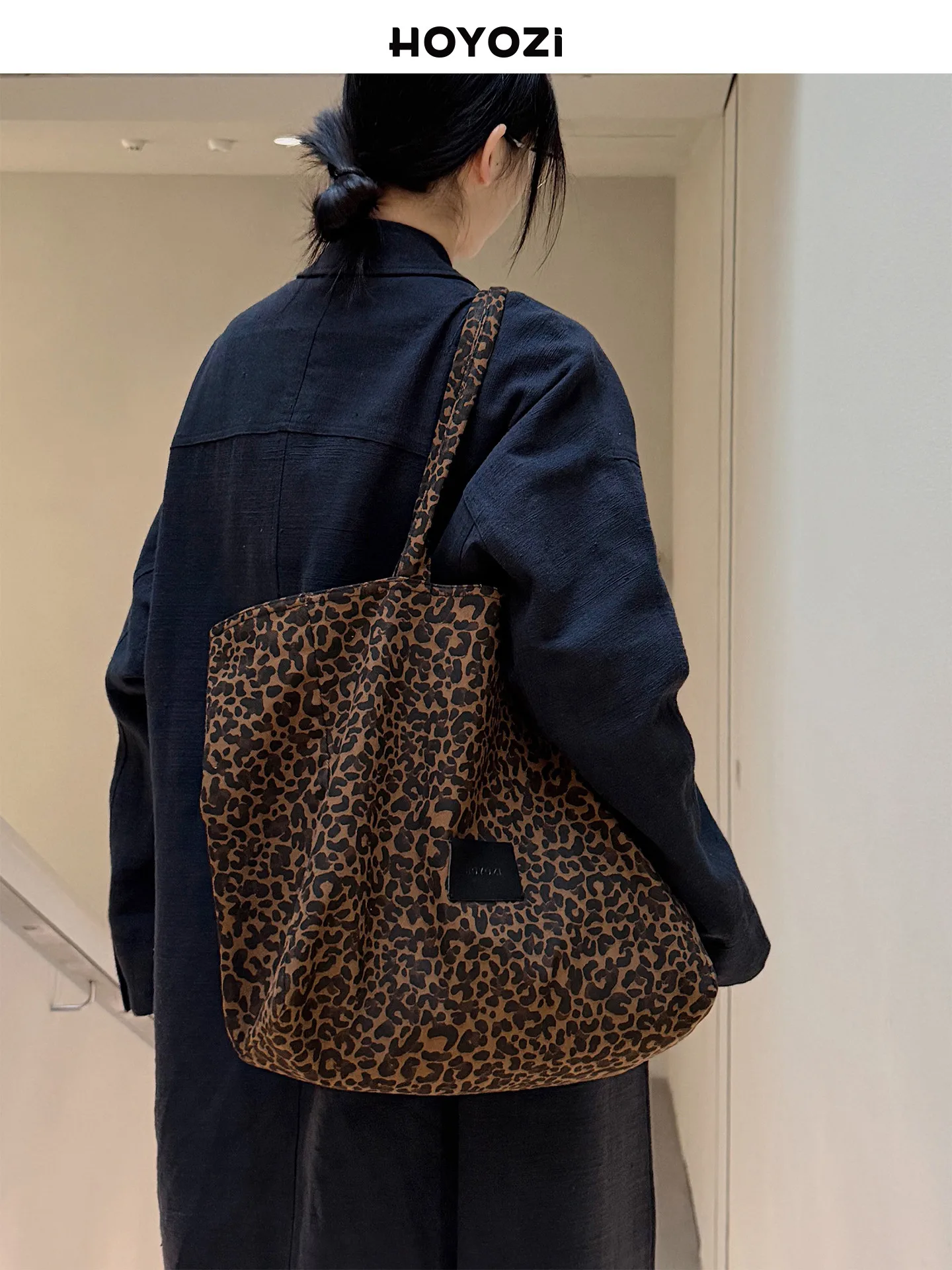 

HOYOZI Large Capaci Canvas Tote Bag Women's Sle Autumn Winter Leopard Print Casual Commuter Bag by XiaoYouJia
