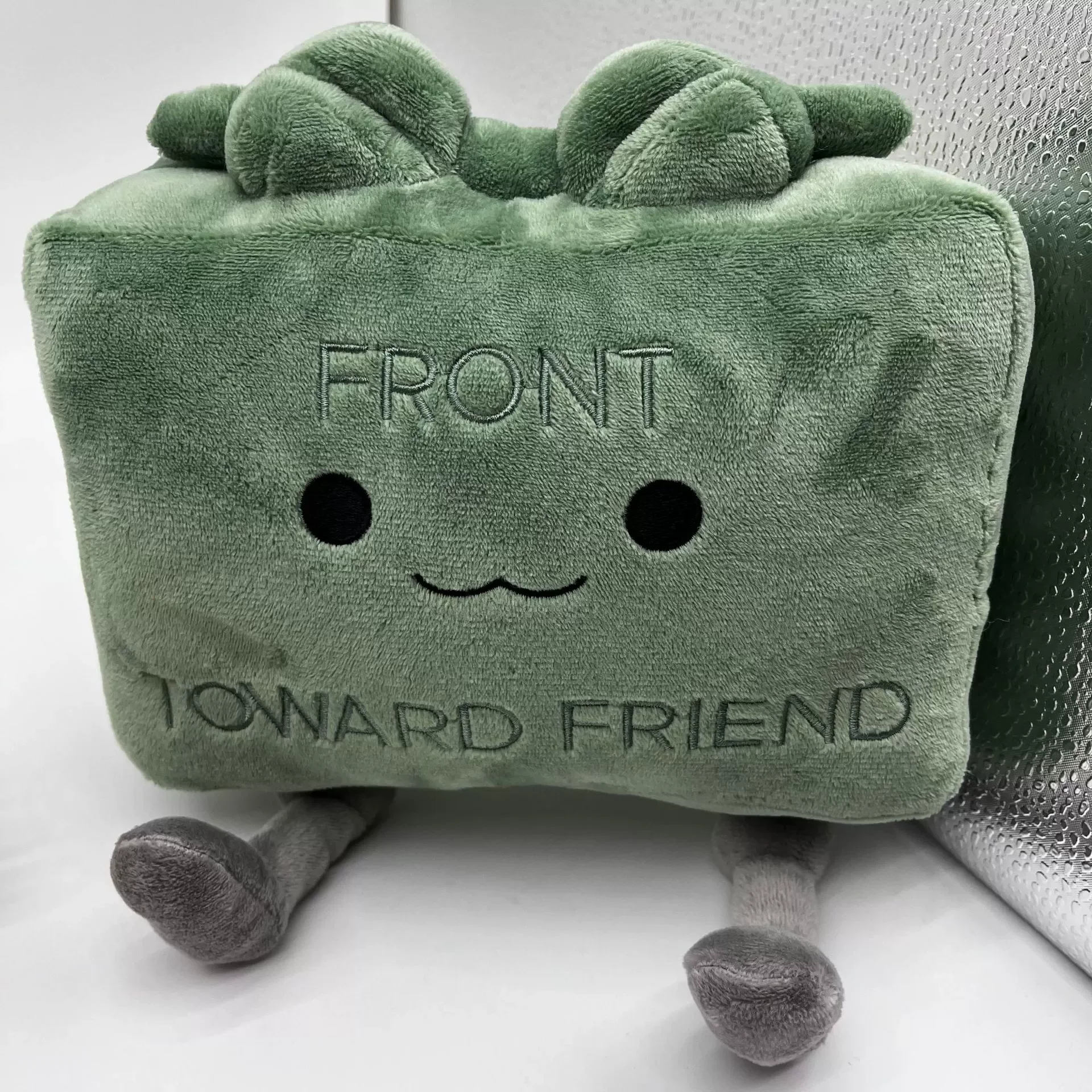 Nuevo Peluche de Claymore de 25 cm, Muñeco de Peluche Kawaii Verde Cuadrado, Almohada, Accesorios, Regalo, Colección, Modelo para Niños, Regalos de Cumpleaños