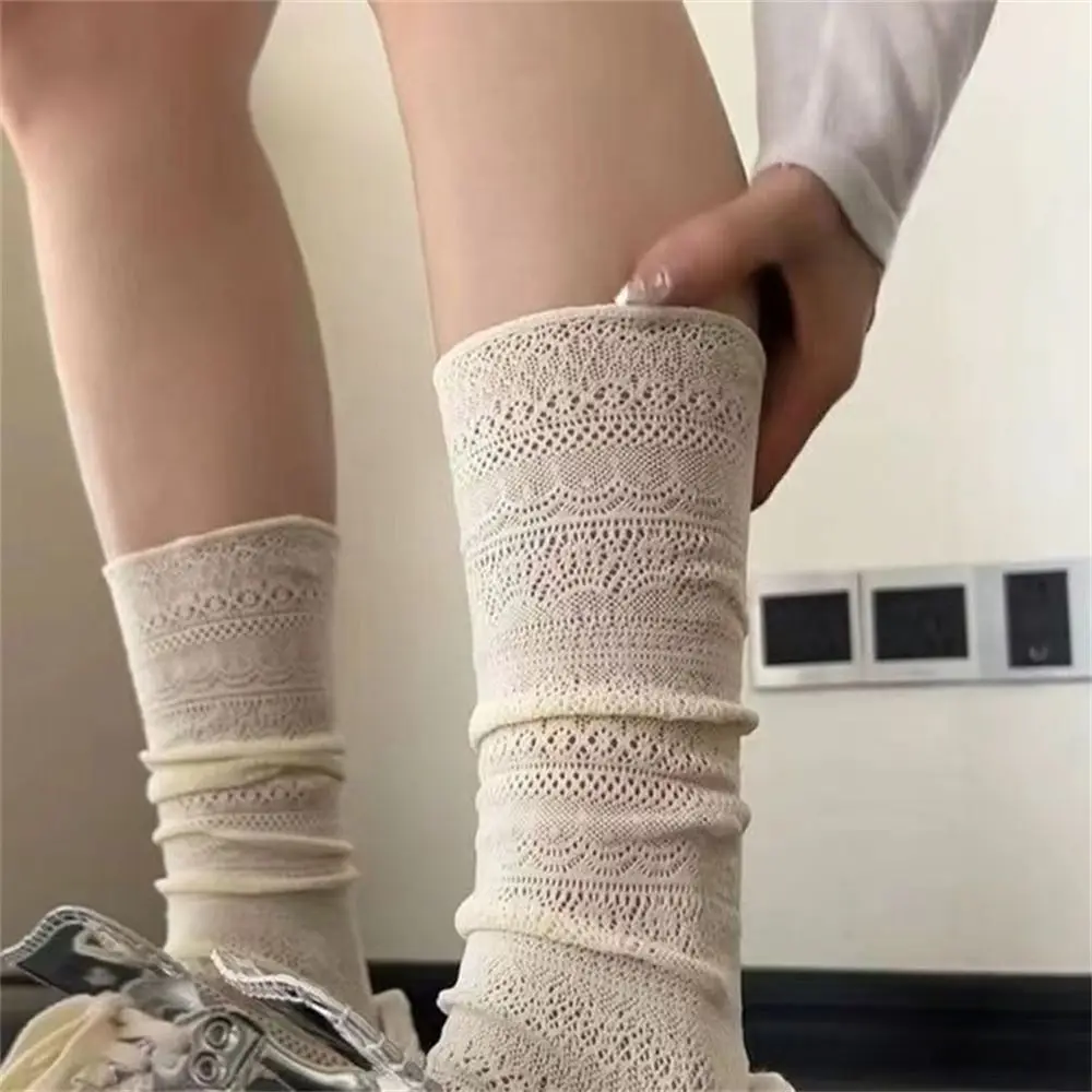 Sweet Mesh Hollowed Out White Pile Socks Transparent Nylon Lace Socks Silk Retro Flower Crew Socks Women Ladies