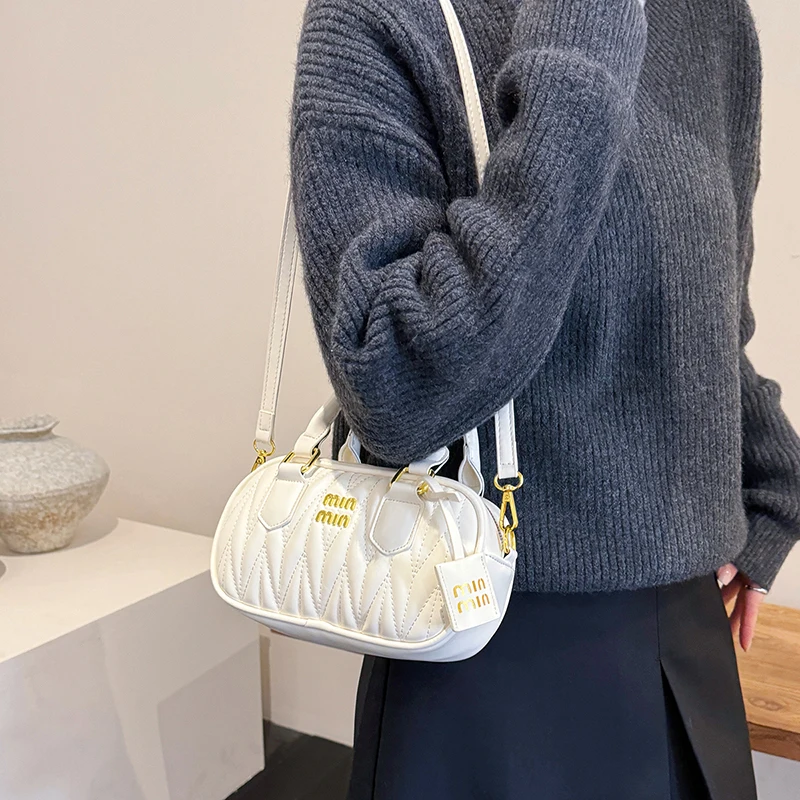 

High End Women Luxury Leather Fashion Tote Bag Elegant Designer Shoulder Handbag For Modern Urban Lifestyle Wear