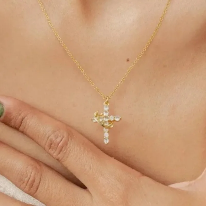 18 Karat vergoldete/versilberte Kreuzanhänger-Halsketten, christliche Geschenk-Halskette für Frauen – zierliche, einfache, niedliche, kleine Halskette, Schmuck
