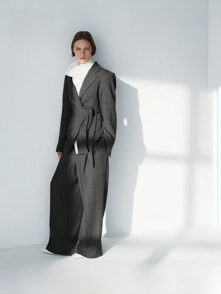 

Женские брюки H&M 1325475, коллекция Весна 2026, полиэстер 67%, вискоза 29%, спандекс 4%, деловой стиль, премиум качество