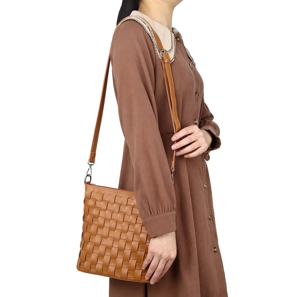 Fashion Hand Woven Women Shoulder Bag 2024 Faux Leather Bucket Bag Simple Casual Designer Knitting Lady Crossbody Bag