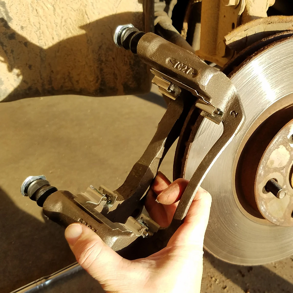 ชุดสลักเกลียวไส้บูช บานเบรกหน้ - Gliding Disc Slider บทวิจารณ์และราคา