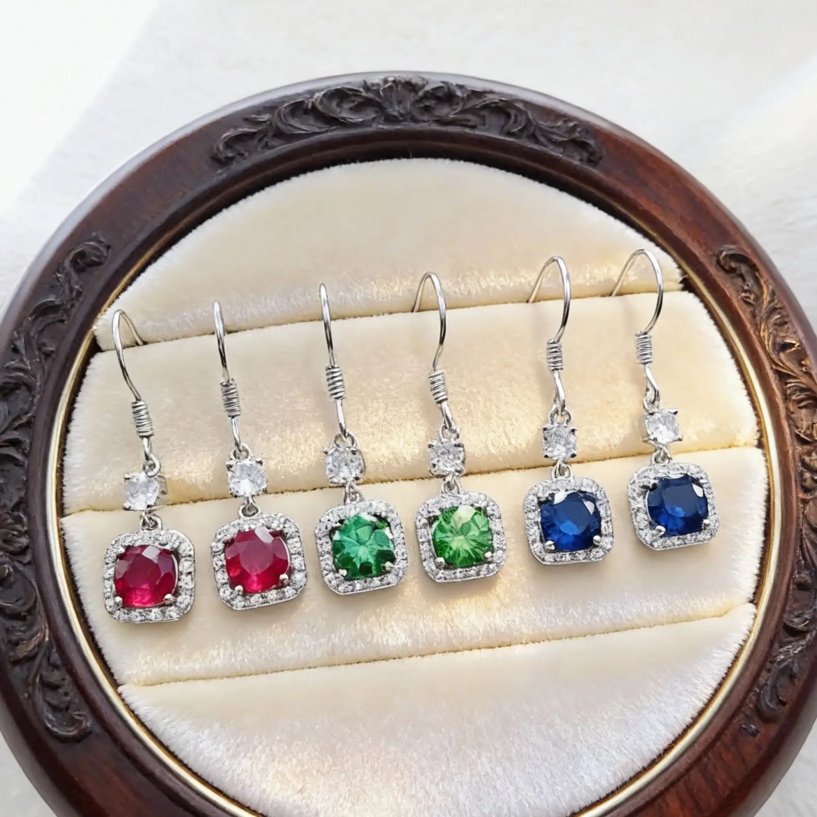 New style ear hook emerald princess earrings with luxurious and high-end feel sapphire earrings for women