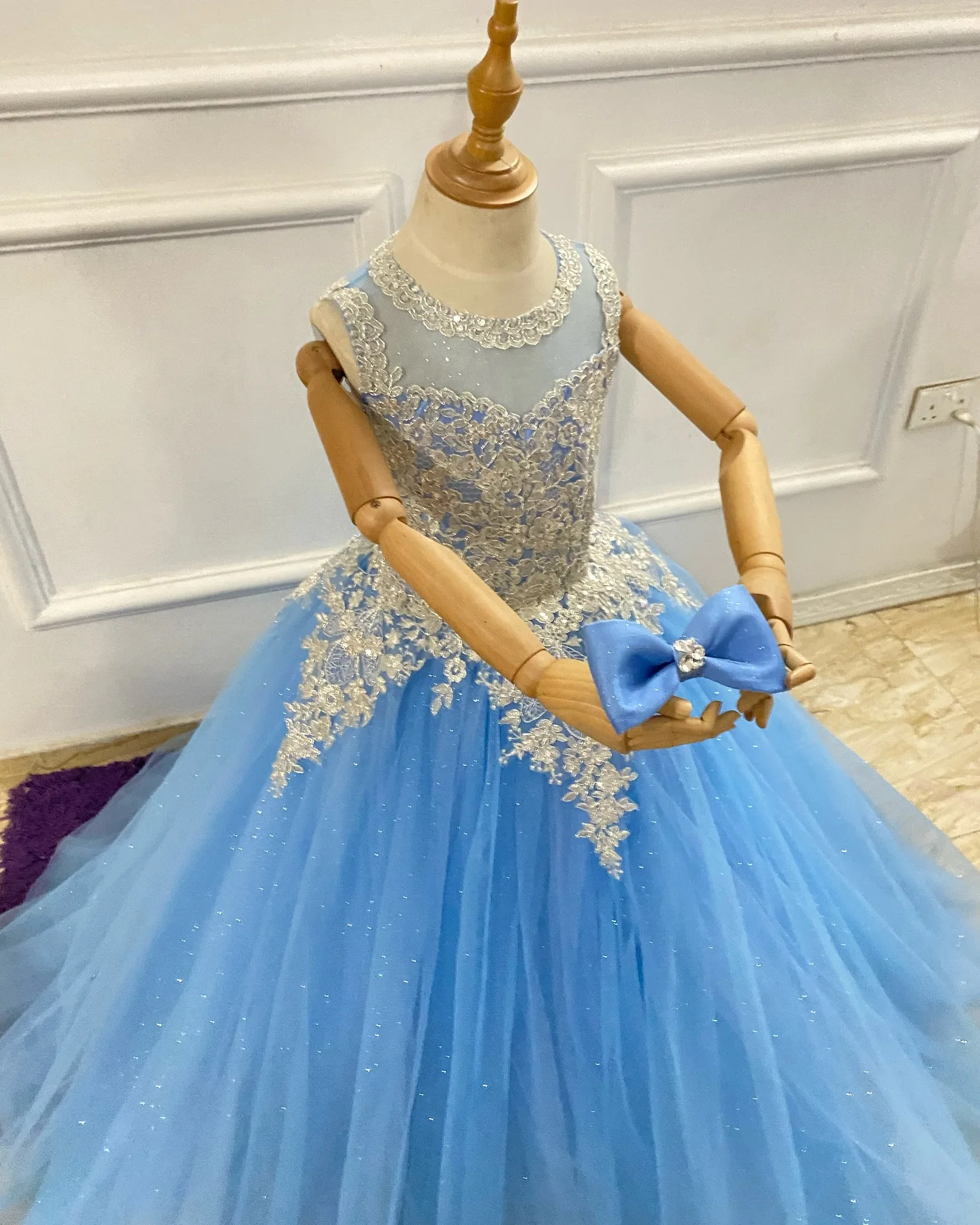 Sky Blue Flower Girl Dresses Customized Children Birthday Party Gowns Shiny Tulle Bling Bling Lace Appliqued Girls Photos Gowns