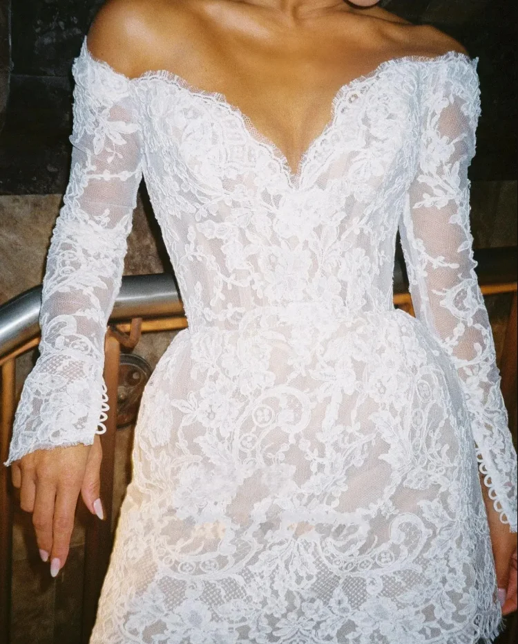 ショートレースウェディングドレスアイボリーホワイトオフショルダーミニブライダルガウン女性のための2025花嫁背中の開いたベスティドスデノビアカスタム