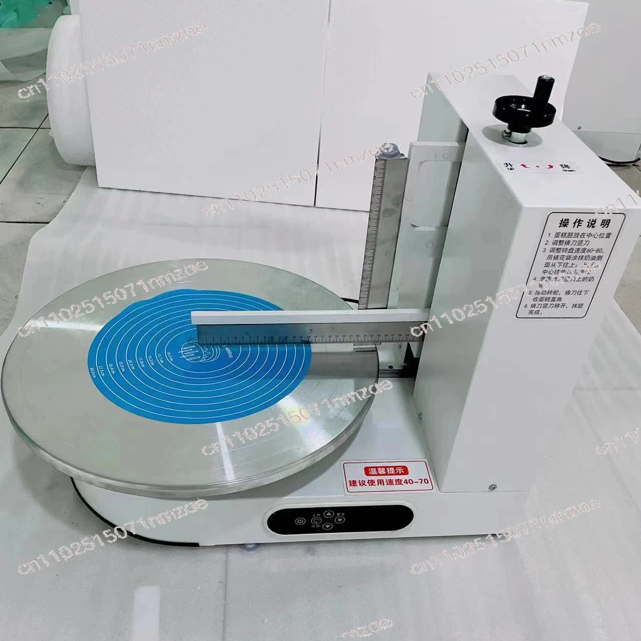 

Automatic Round Cake Icing Decorating Machine 4-18 Inch for Bakery Commercial Use