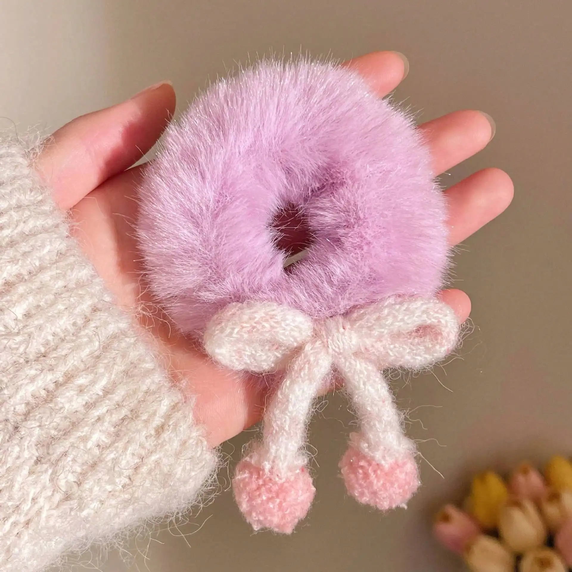 

New Colorful Plush Knot Scrunchie, Wool Yarn Pom-Pom Hair Tie, Simple And Cute, A Girlish Ponytail, Versatile Hair Accessory.