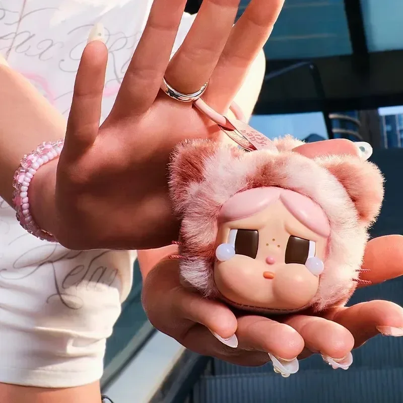 POP MART CRYBABY Wild but Cutie Series - จี้ห้อยเทรนดี้ กล่องสุ่มของเล่น กล่องปริศนา ของเล่นแอคชั่นฟิกเกอร์ ของขวัญเซอร์ไพรส์