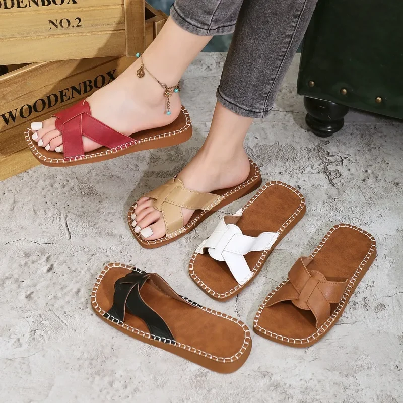 مصمم امرأة النعال المسطحة الفاخرة مصمم الصنادل عارضة أسفل النعال الصيف النساء الصنادل أحذية جديدة للنساء
