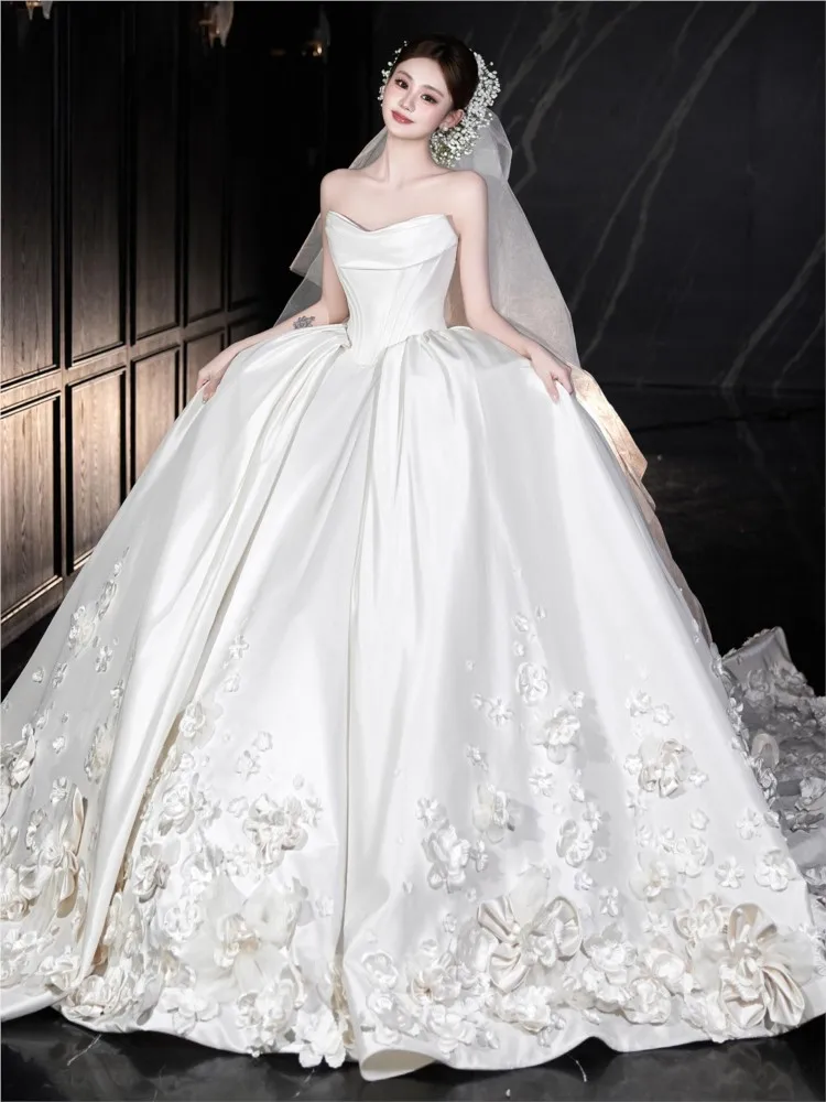 A high-end off-the-shoulder new dress with main fabric satin plus-size tailline
