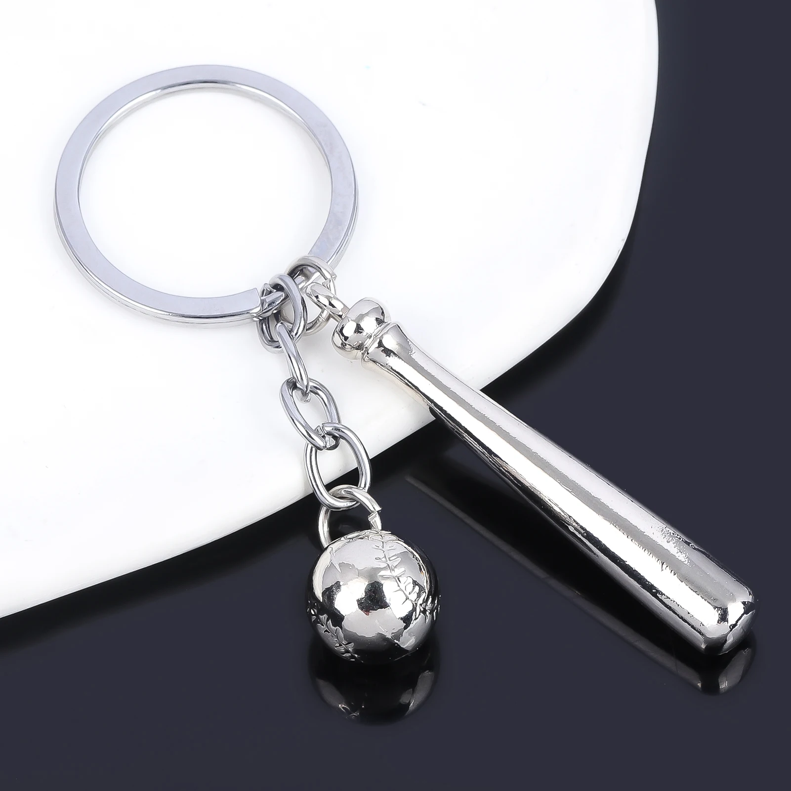 Fashion Baseball Bat Metal Keychain Love Sports Style Pendant Simple Keychain for Women Men Wallet Car Accessories Jewelry Gift