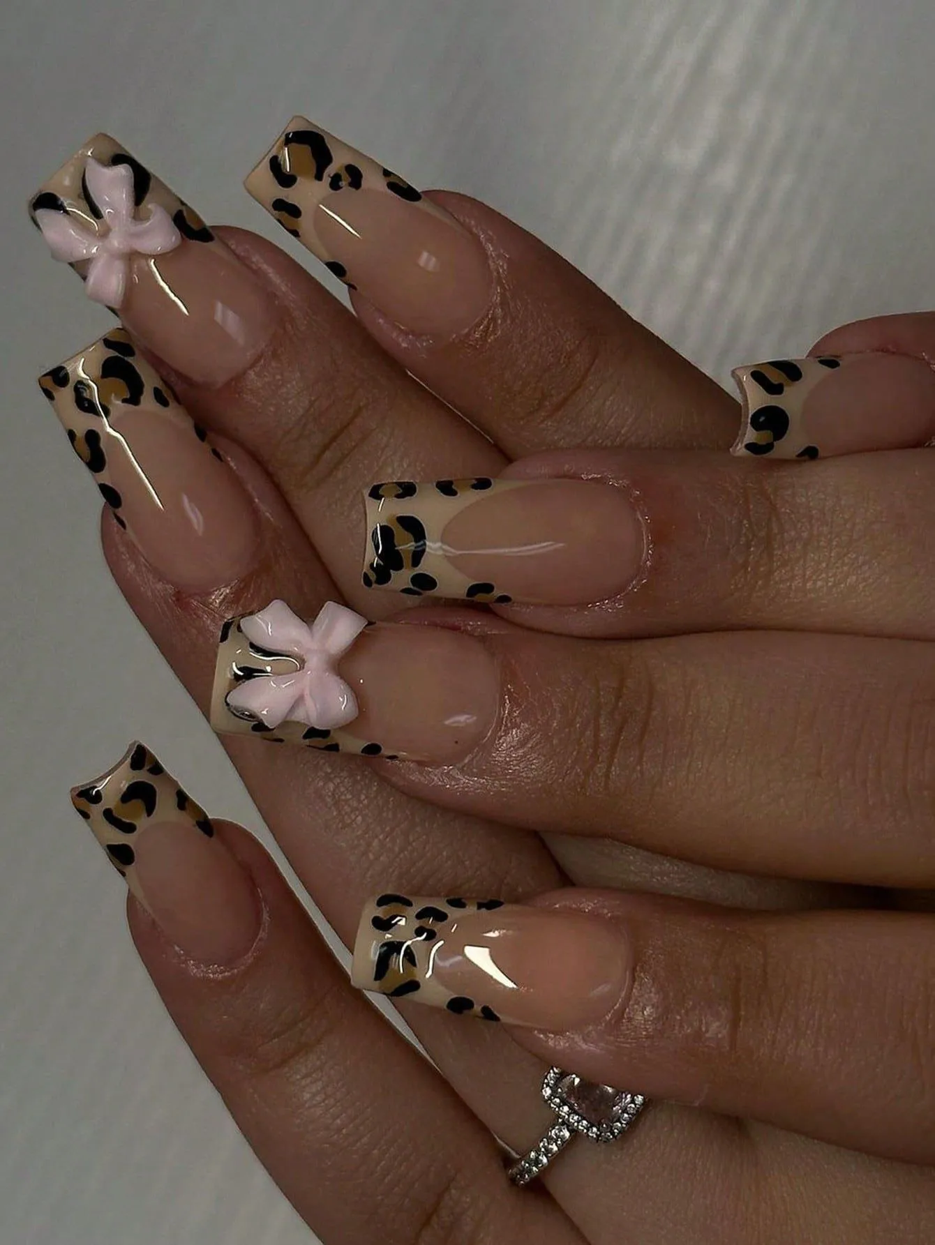 24 Stück – französische weiße quadratische künstliche Nägel, rosa dreidimensionale Schmetterlingsdekoration, zart und elegant, schlicht und großzügig – Detail 15